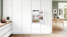 Bosch KIL22ADD1 Einbau-Kühlschrank mit Gefrierfach, 88 x 56 cm, Flachscharnier mit Softeinzug